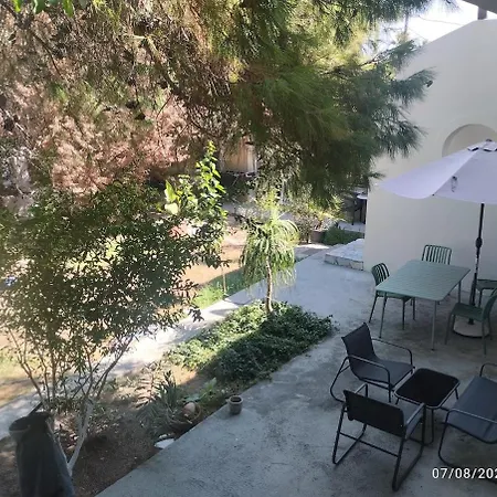 House Under The Pines Next To The Sea 펜션 Mesokhórion
